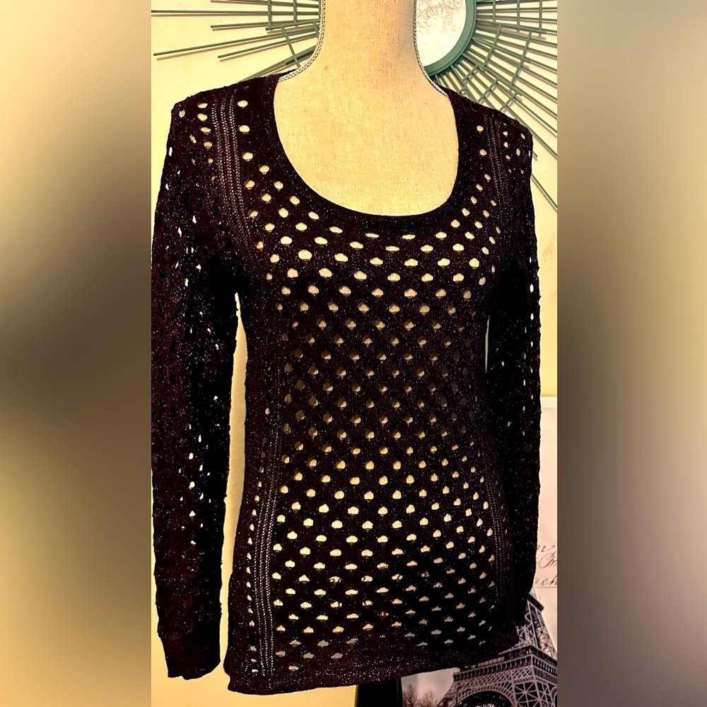 EUC Rock & Republic M/L sweater loose knitting in black w/ pink sparkles.